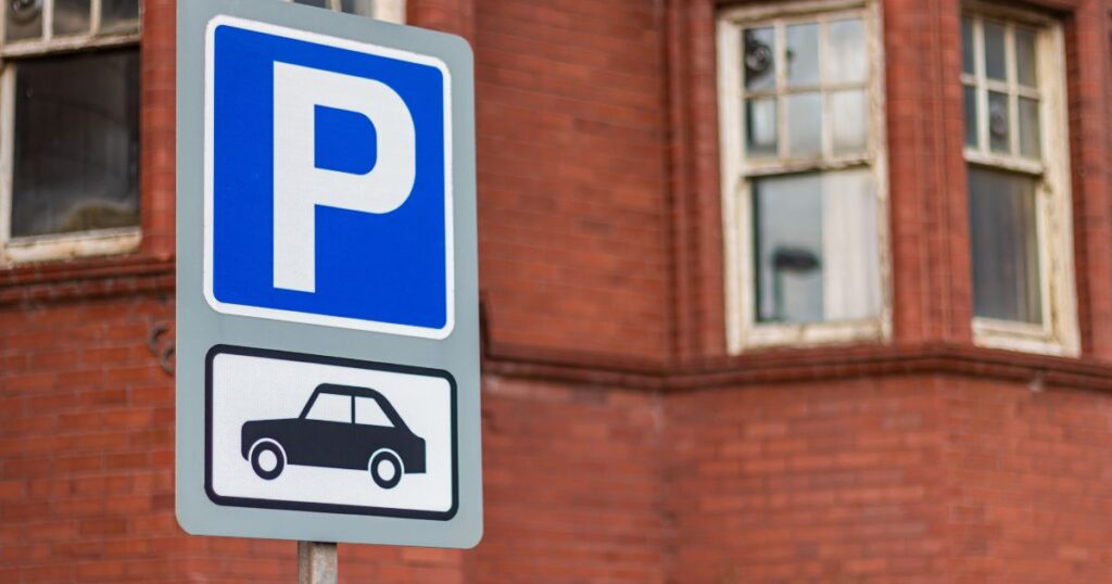 How Custom Parking Signs Can Improve Traffic Flow in Your Facility